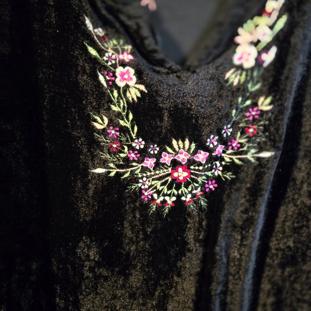 DCC Woman 2X Black Velvet Blouse/Top [180] - Picture 5 of 9